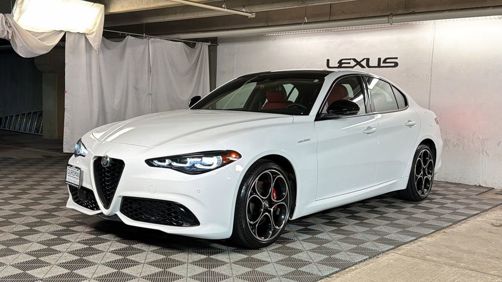 Used 2024 Alfa Romeo Giulia Veloce AWD/4WD image 3