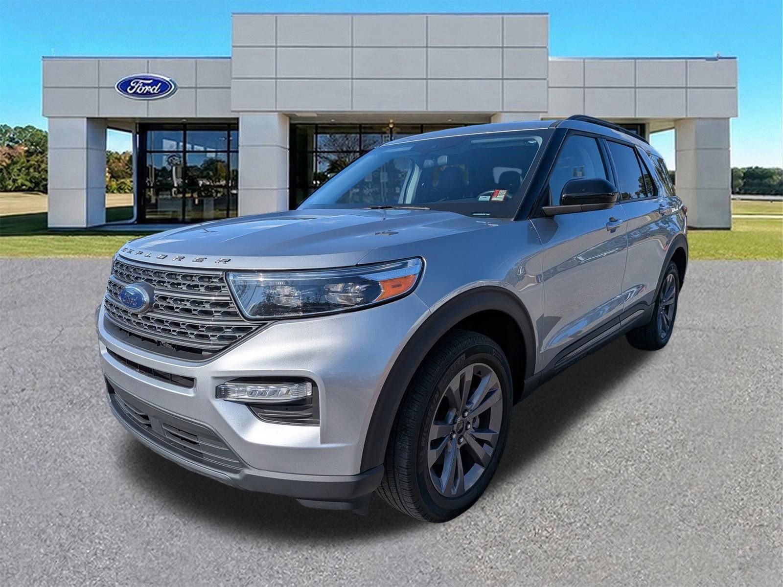 Certified 2022 Ford Explorer XLT w/ Equipment Group 202A image 8