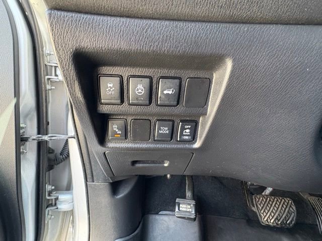 Used 2019 Nissan Pathfinder SL AWD/4WD image 17