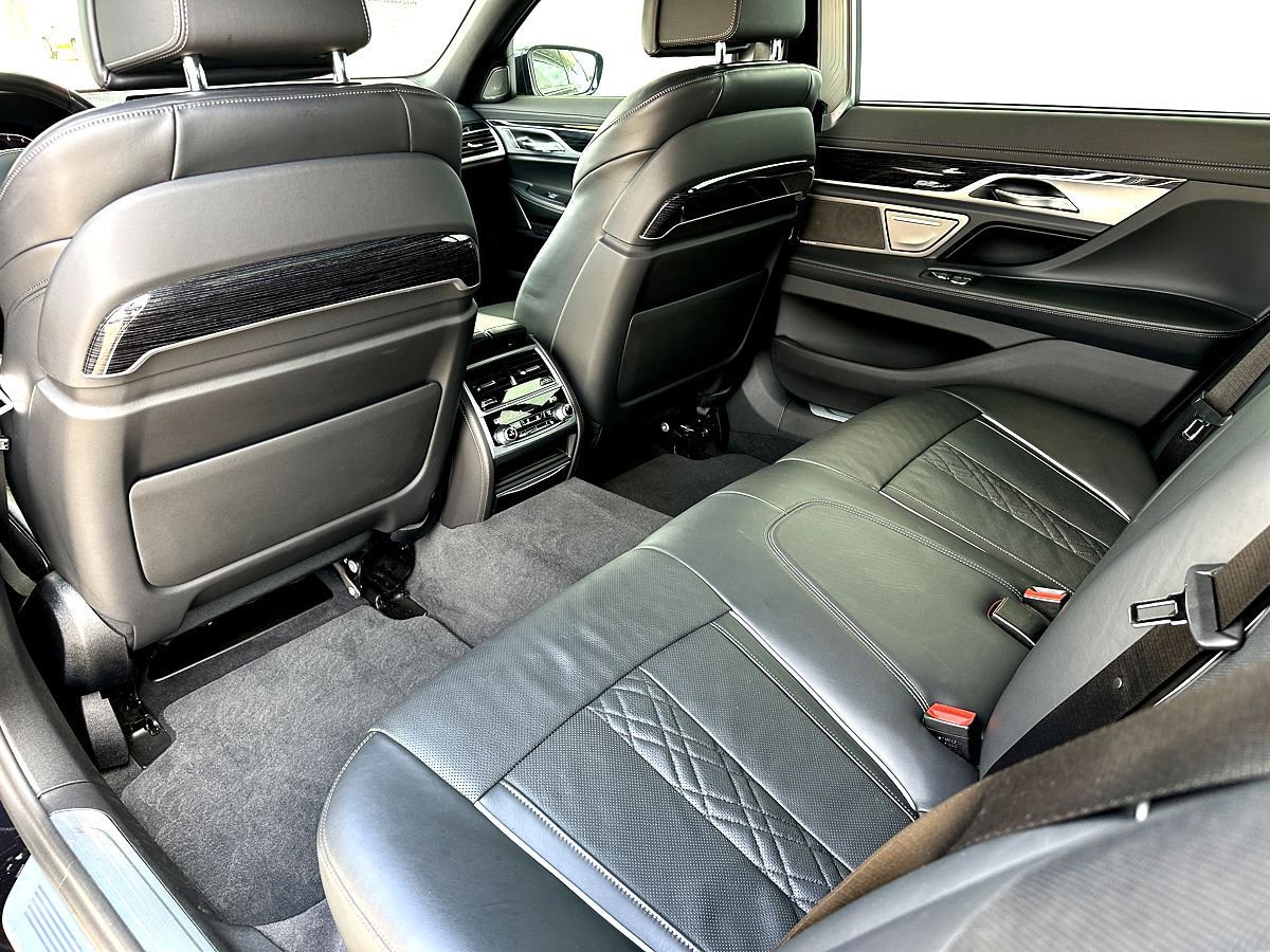 Certified 2022 BMW 740i w/ M Sport Package image 20