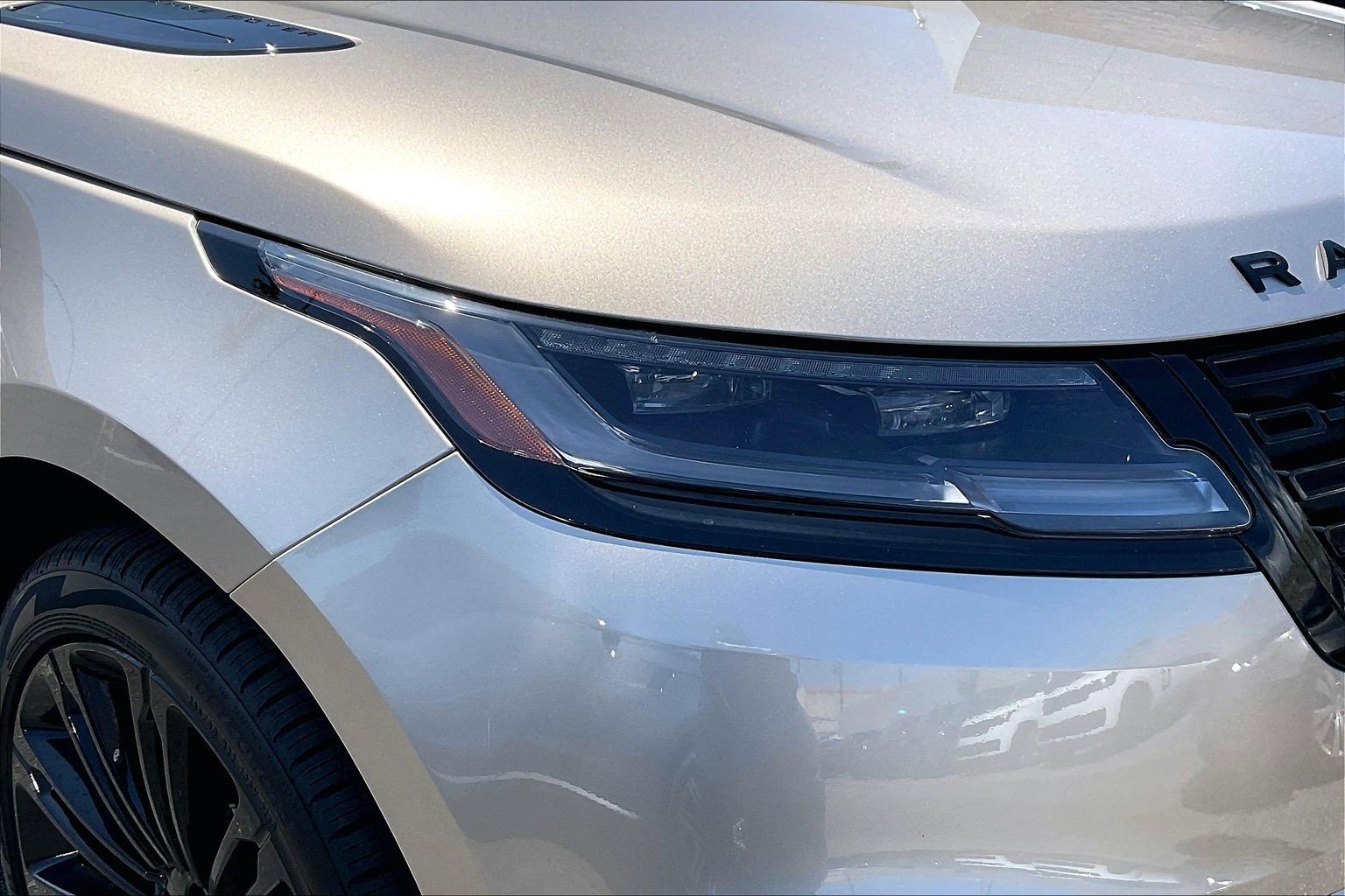 New 2026 Land Rover Range Rover Velar Dynamic SE AWD/4WD image 17