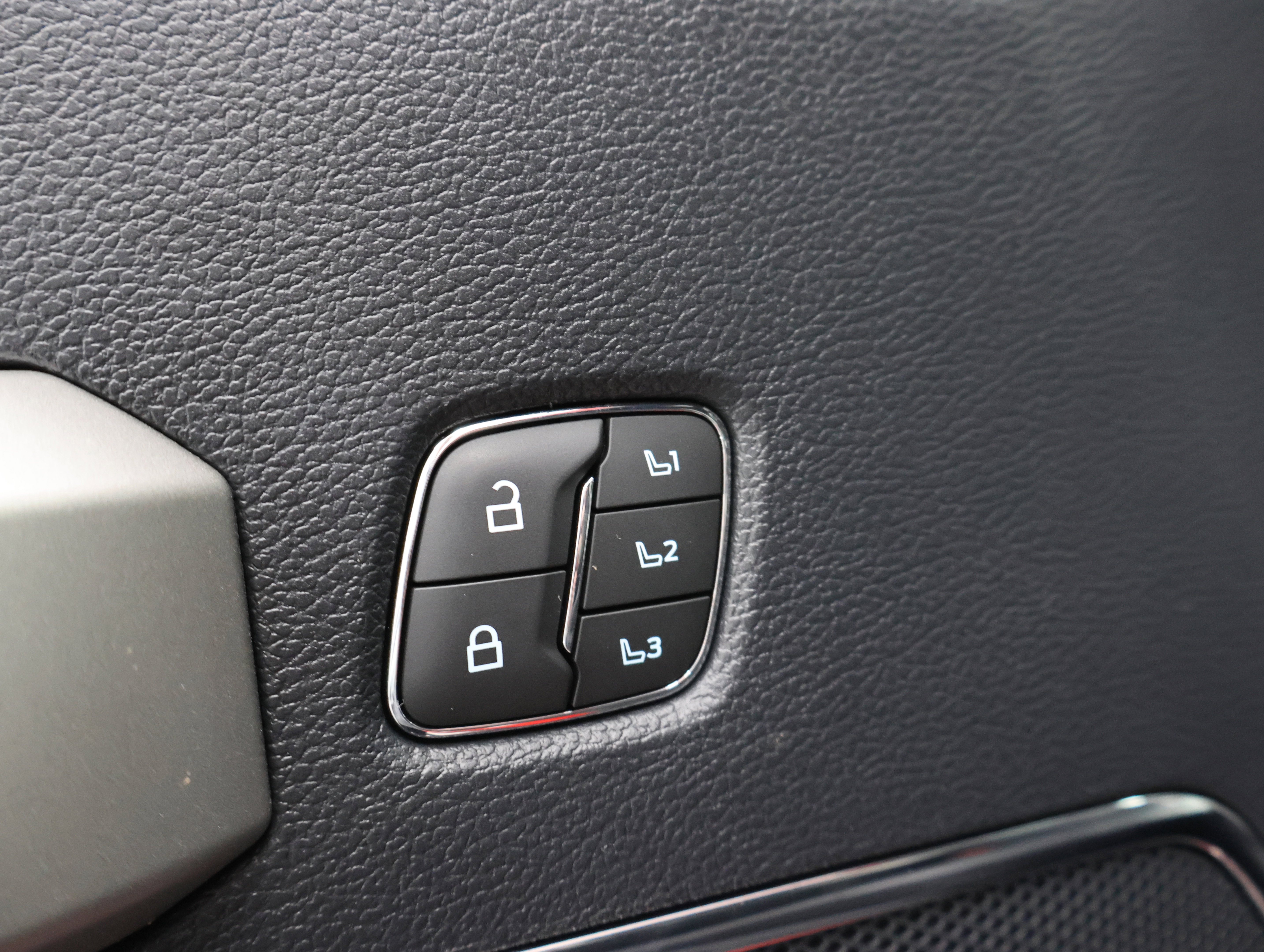 Used 2022 Ford F350 Lariat w/ Lariat Ultimate Package image 43