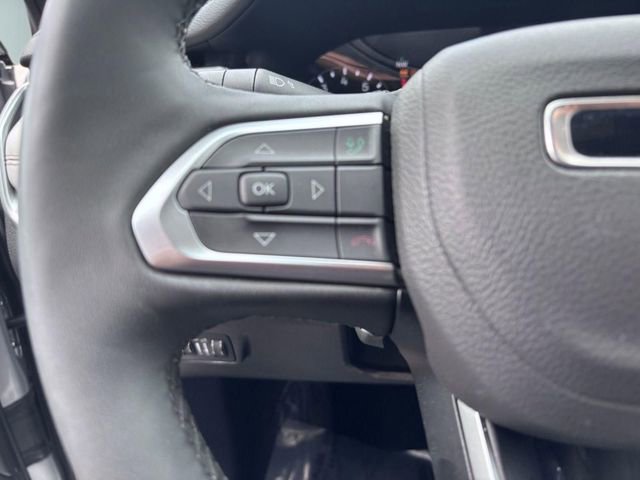 Used 2025 Jeep Compass Limited image 17