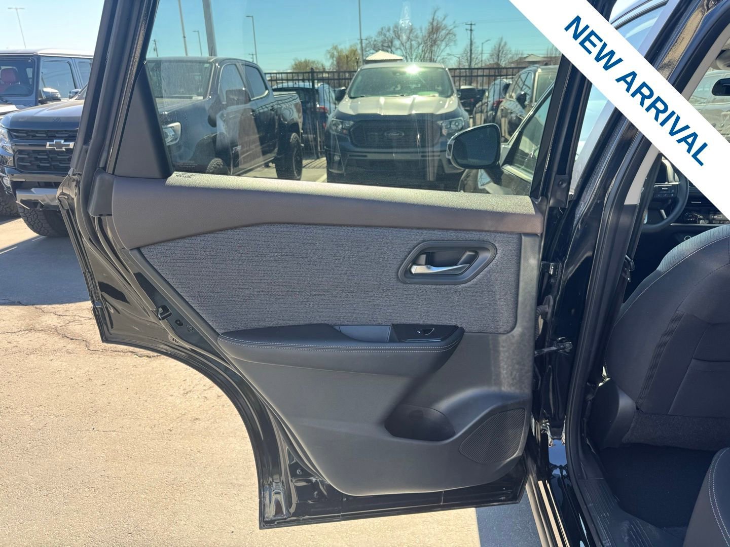 Used 2022 Nissan Rogue SV image 15