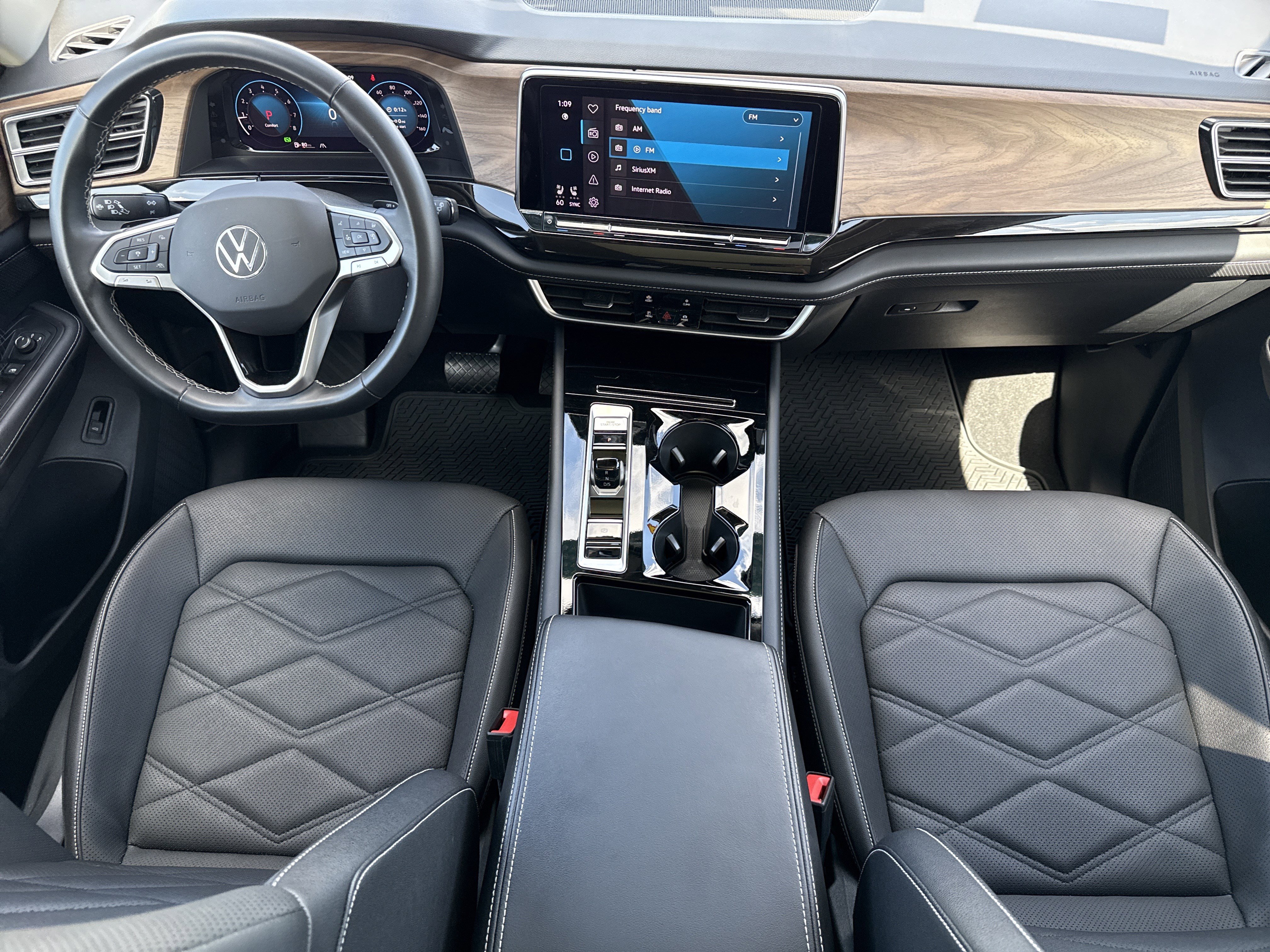 Used 2025 Volkswagen Atlas SE image 28