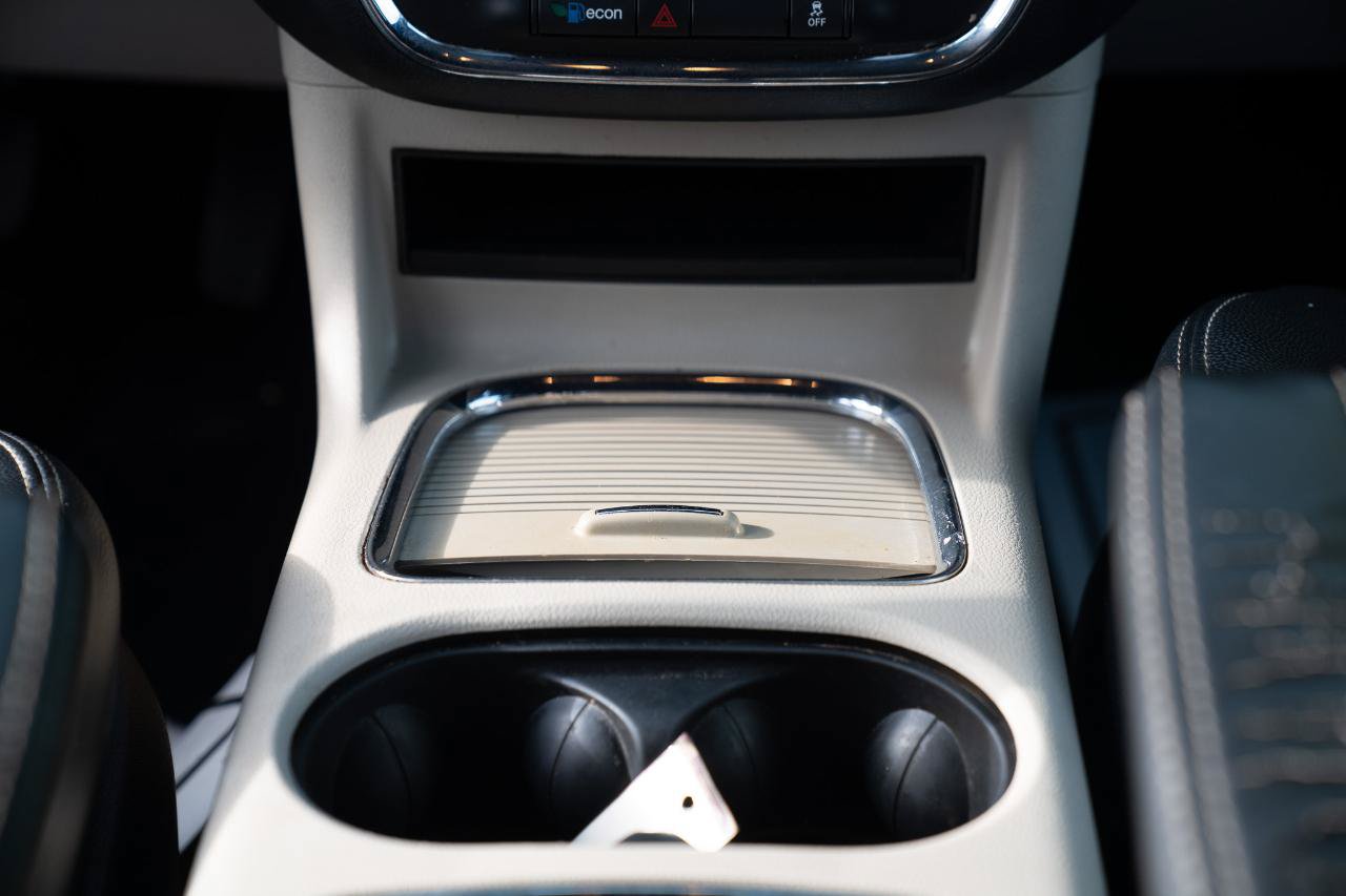 Used 2019 Dodge Grand Caravan SXT FWD image 32
