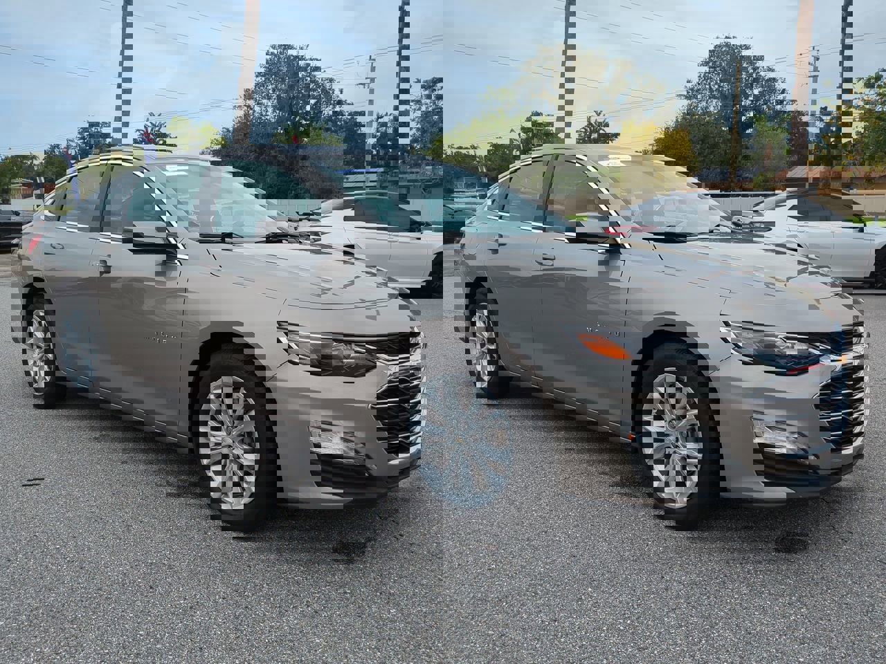 Used 2025 Chevrolet Malibu LT image 2