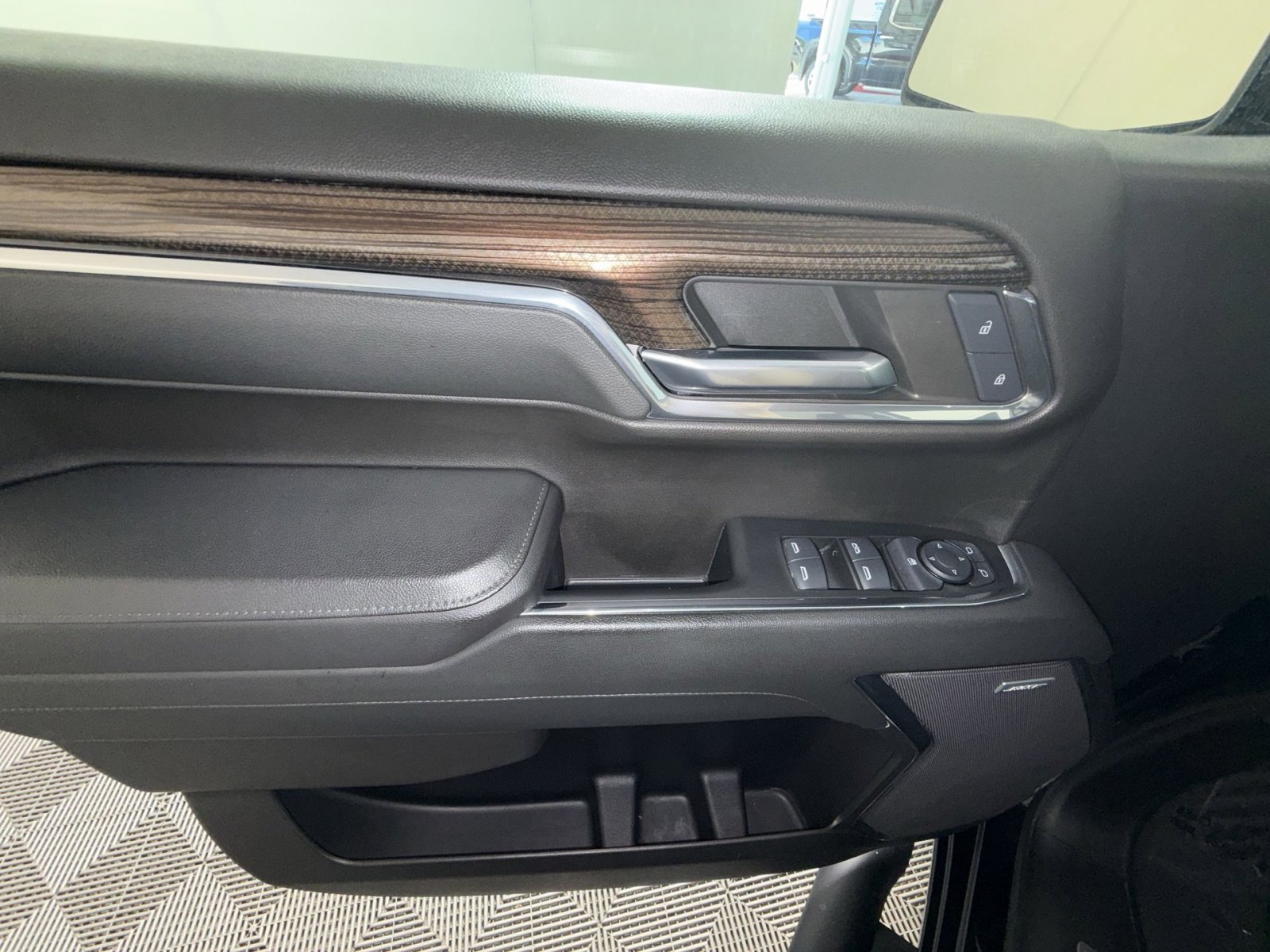 Used 2024 Chevrolet Silverado 1500 LT Trail Boss w/ LT Trail Boss Premium Package AWD/4WD image 15