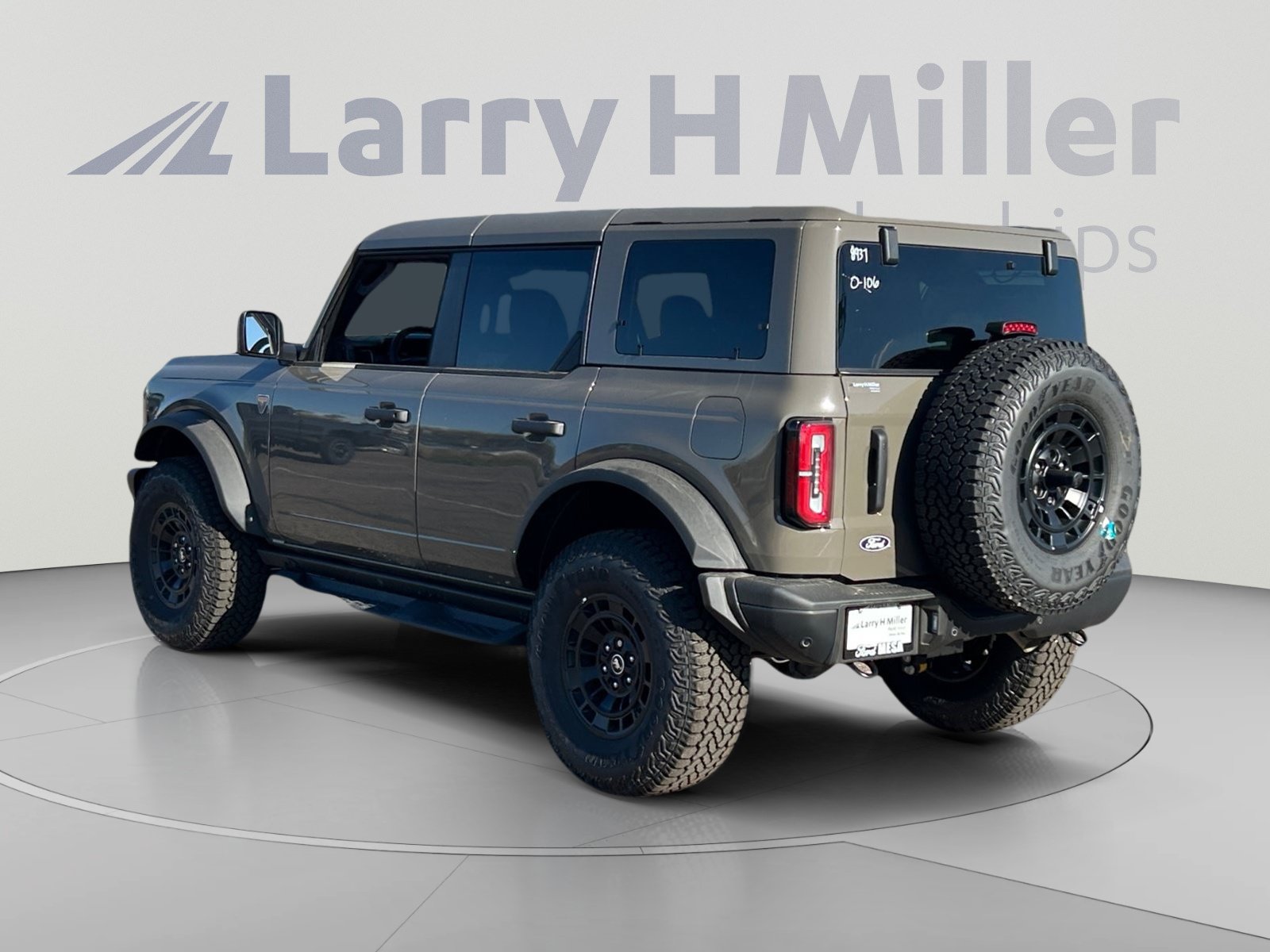 New 2026 Ford Bronco Badlands AWD/4WD image 3
