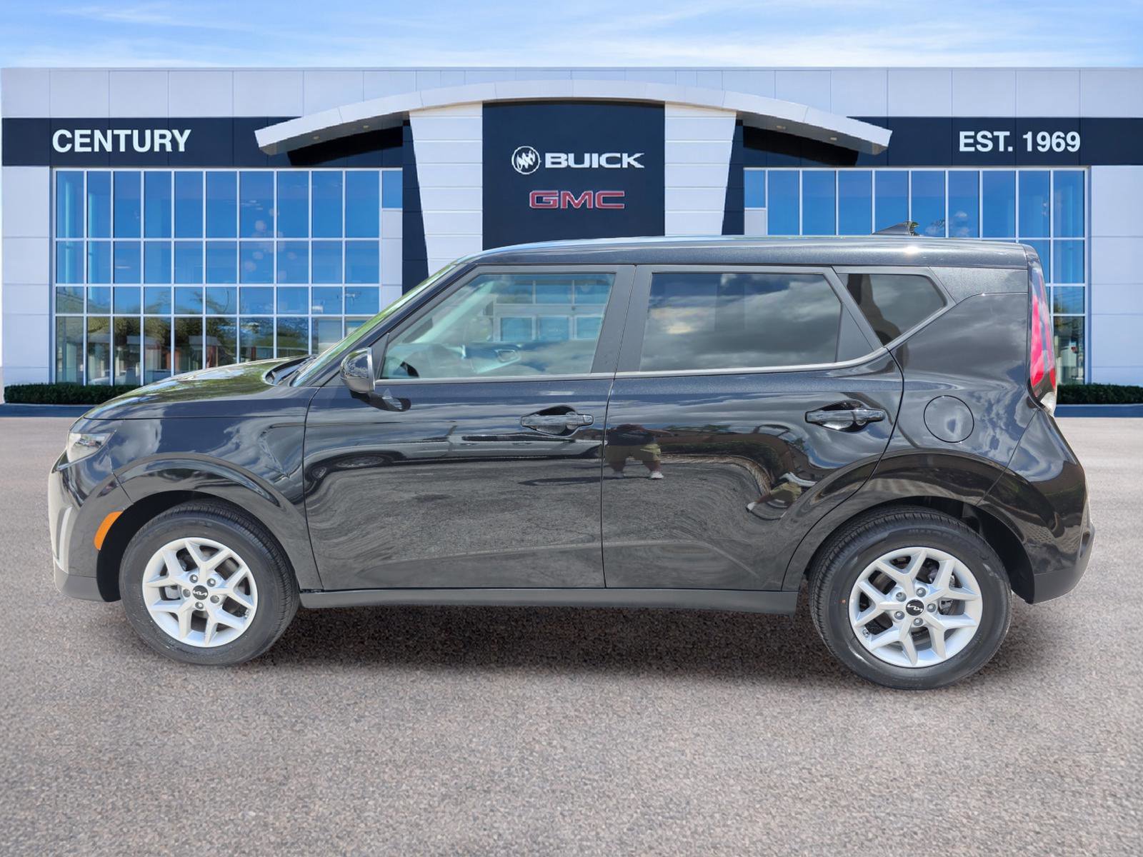 Used 2025 Kia Soul LX FWD image 7