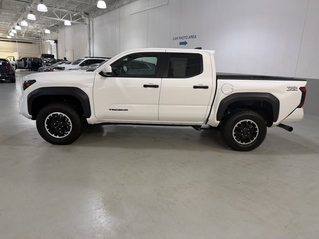 Used 2025 Toyota Tacoma TRD Off-Road AWD/4WD image 5
