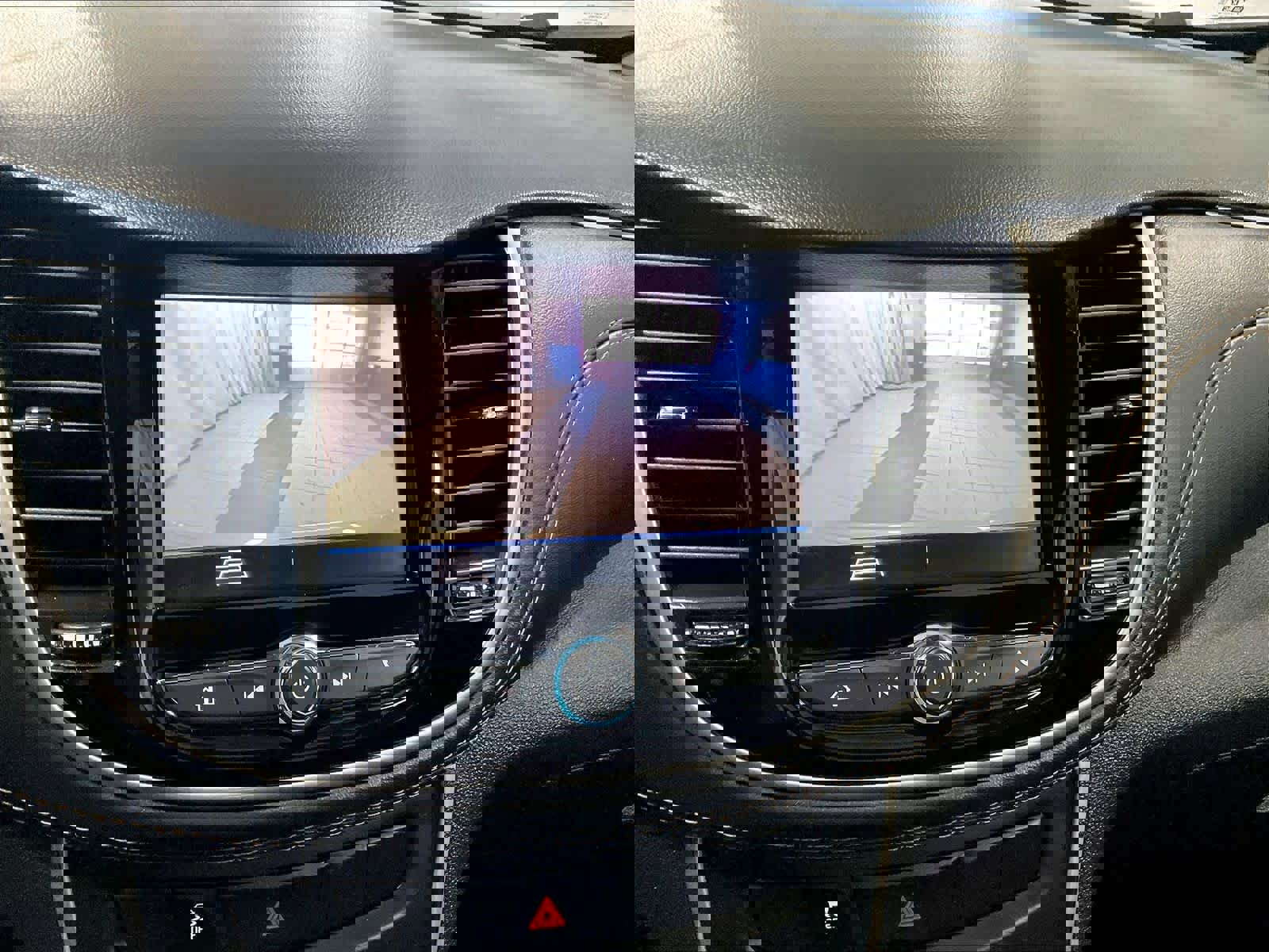 Used 2022 Chevrolet Trax LT w/ Driver Confidence Package AWD/4WD image 19