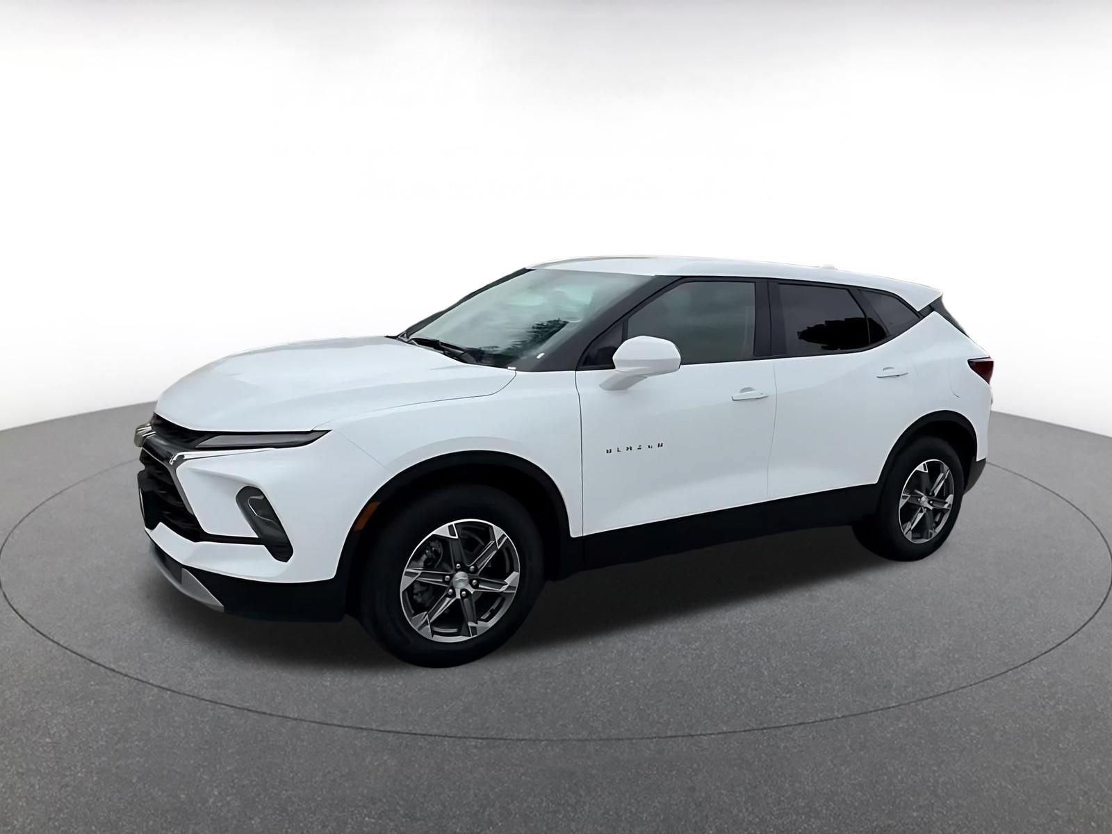 Used 2025 Chevrolet Blazer LT FWD image 8