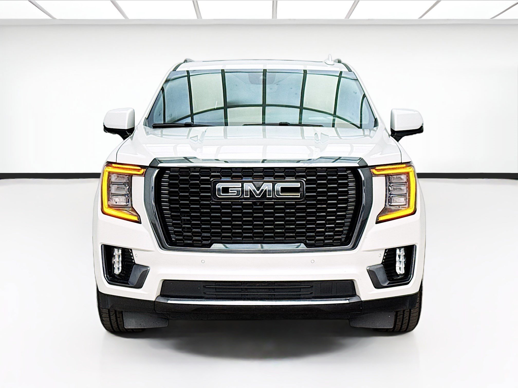 Used 2023 GMC Yukon Denali Ultimate AWD/4WD image 2