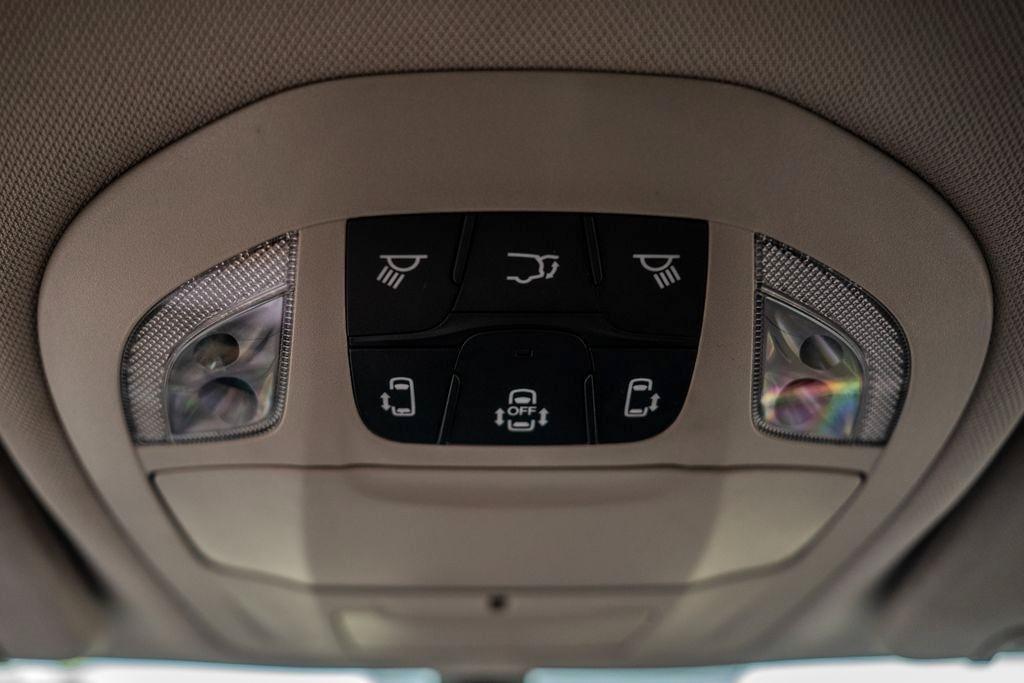 Used 2024 Chrysler Pacifica Touring-L FWD image 36