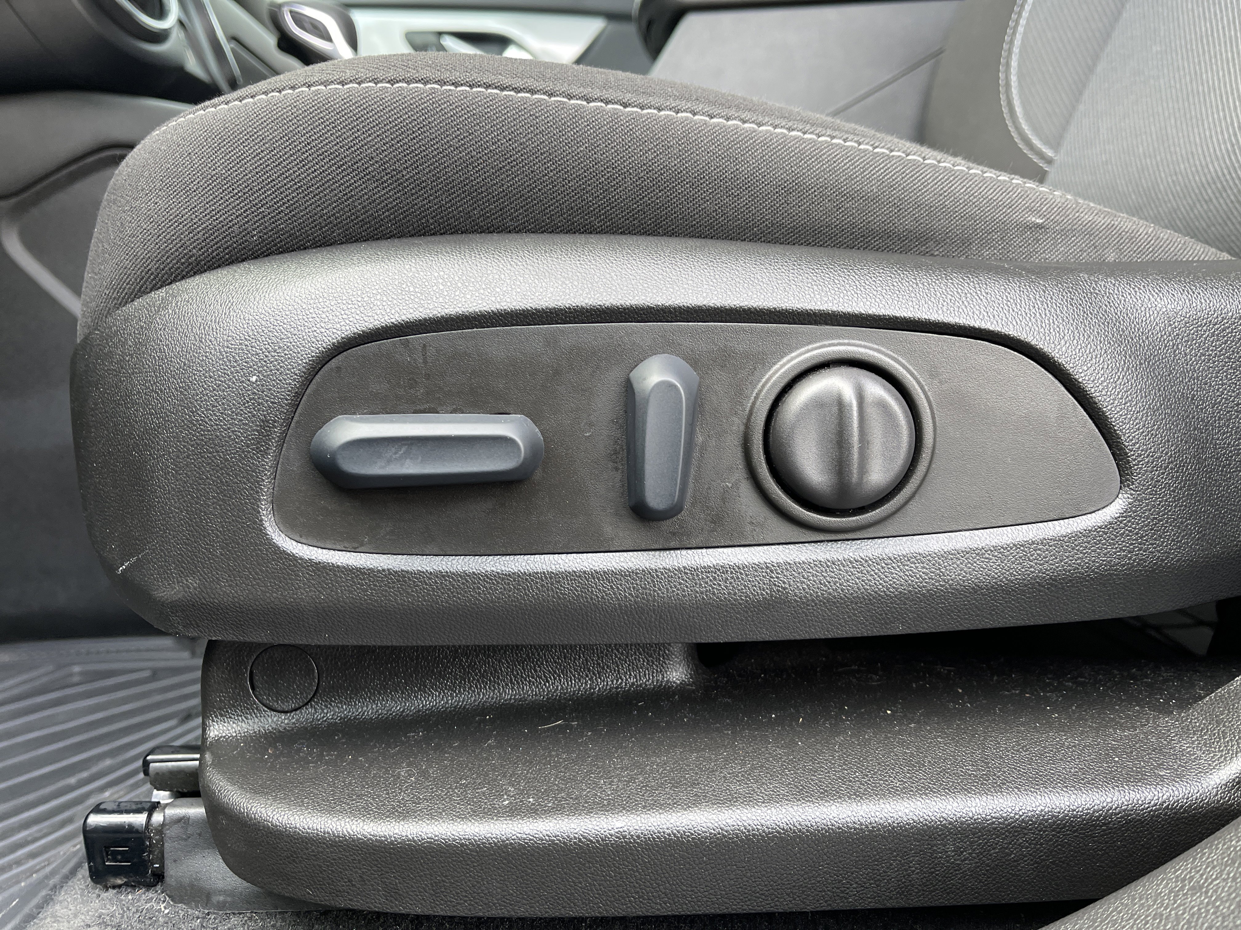 Used 2023 Chevrolet Blazer LT image 15