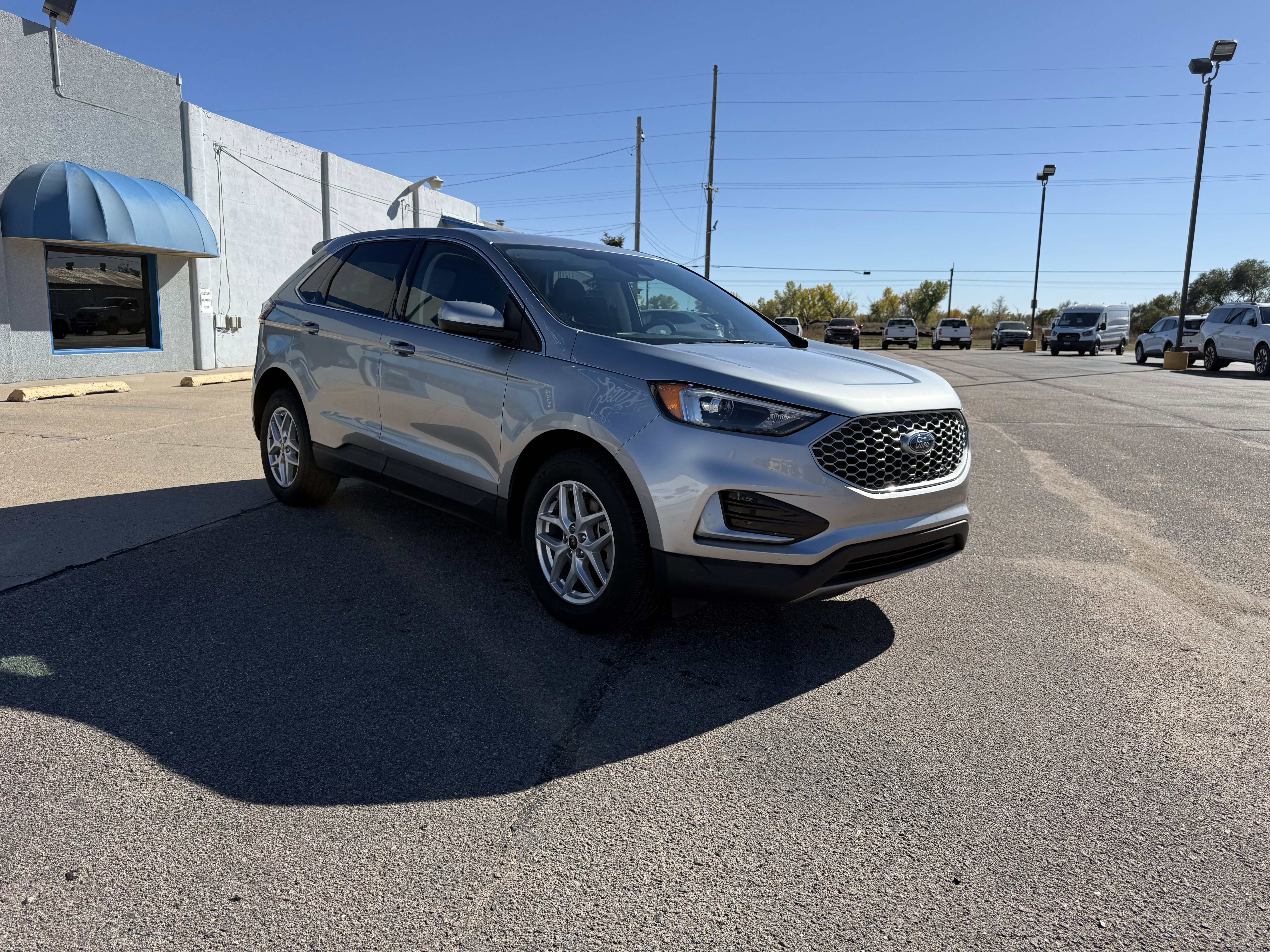 Used 2024 Ford Edge SEL image 3