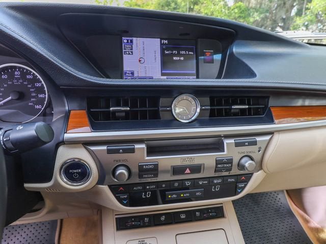 Used 2013 Lexus ES 300h FWD image 19