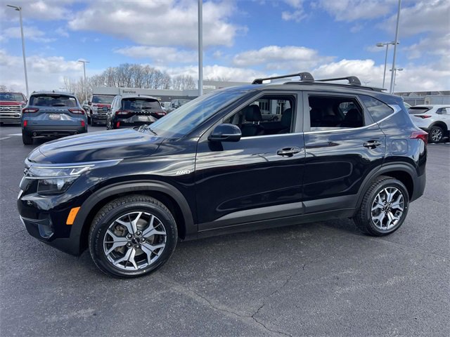 Used 2022 Kia Seltos EX image 3