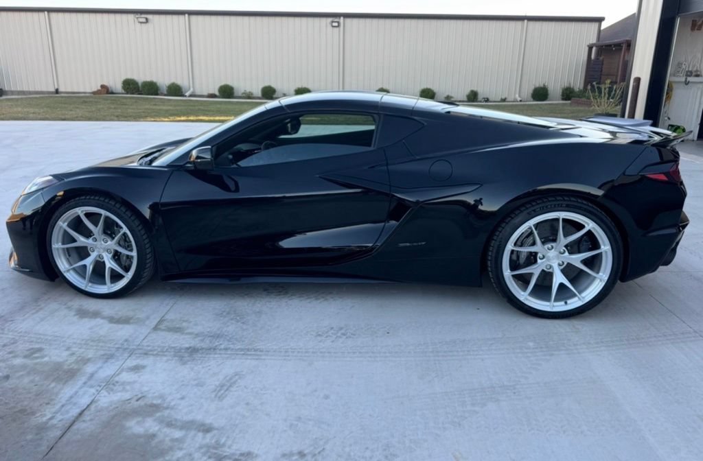 Used 2025 Chevrolet Corvette E-Ray w/ ZER Performance Package AWD/4WD image 2