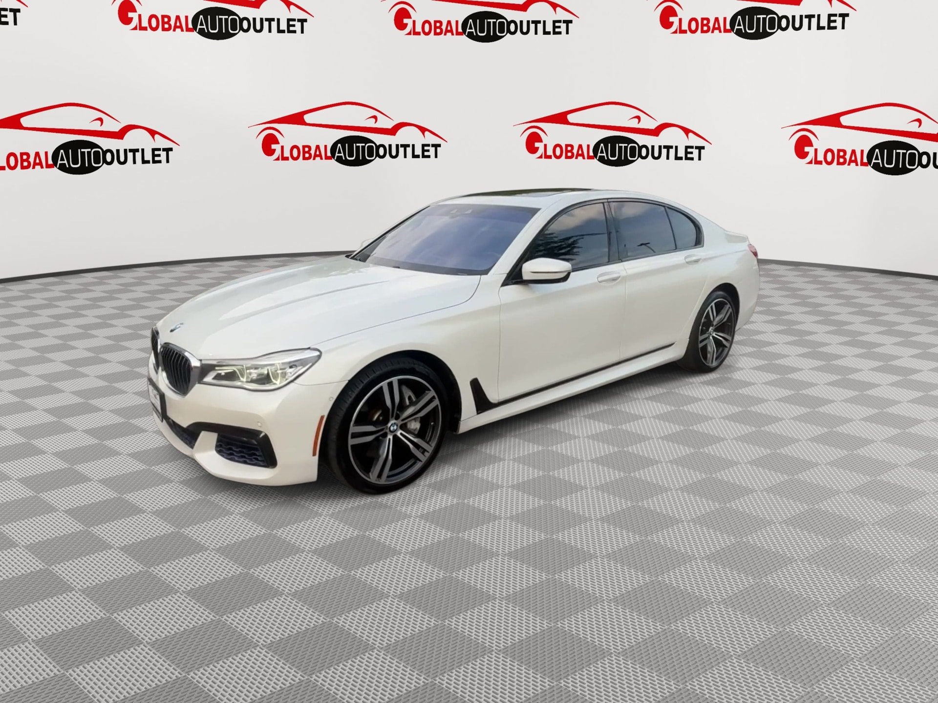 Used 2018 BMW 750i xDrive w/ Executive Package AWD/4WD image 4