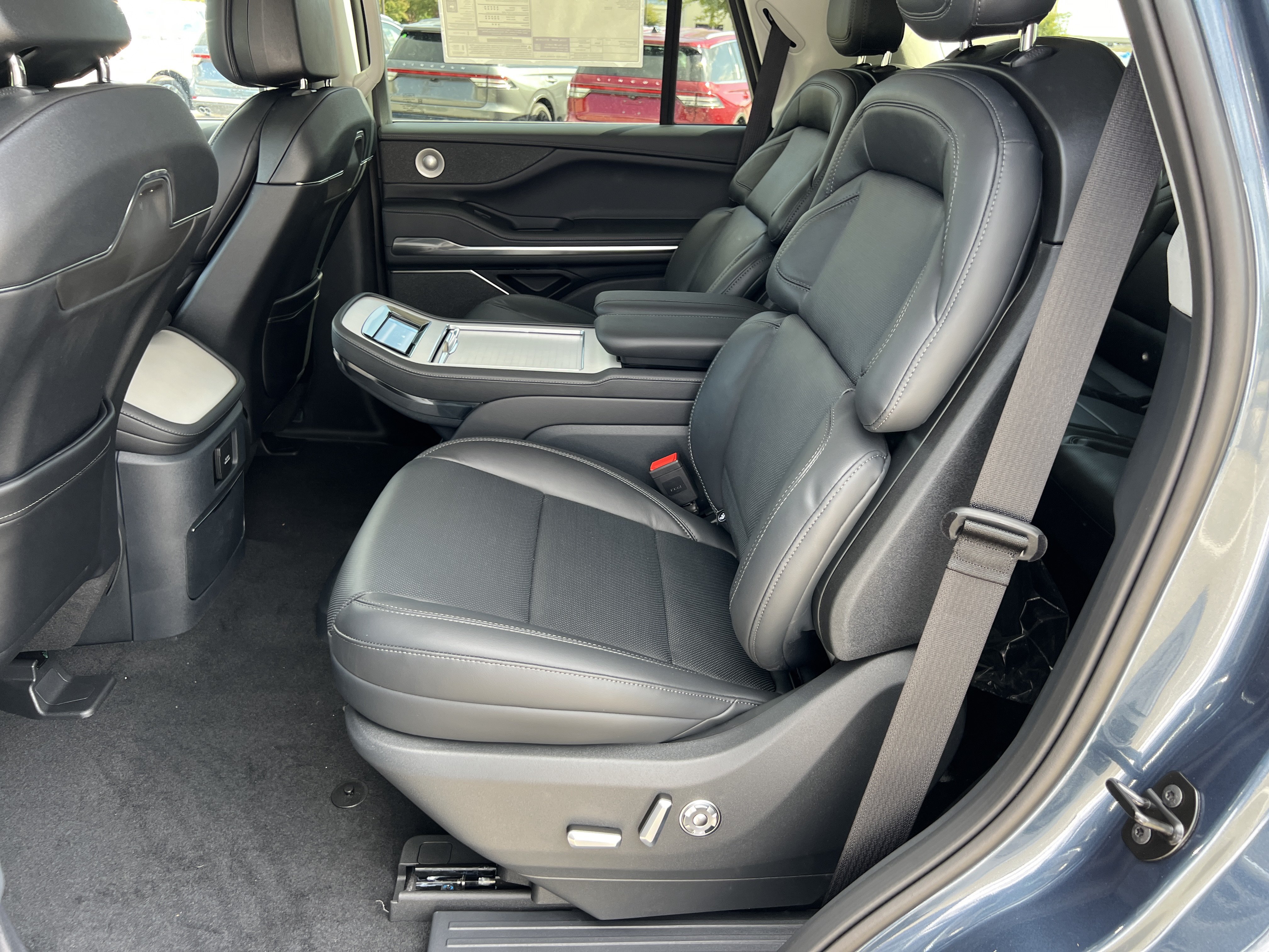 New 2027 Lincoln Navigator Reserve AWD/4WD image 25