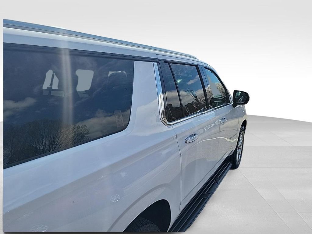 Used 2023 Chevrolet Suburban Premier image 20