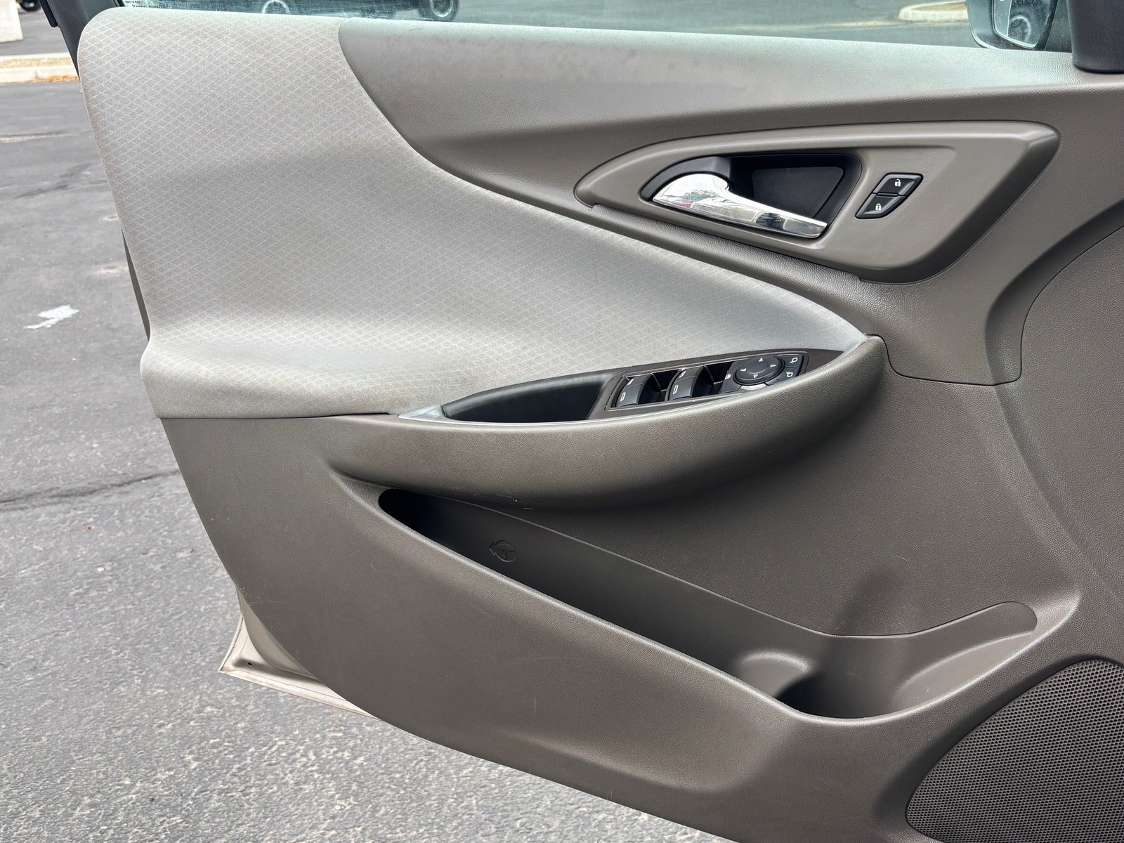 Used 2022 Chevrolet Malibu LT FWD image 11