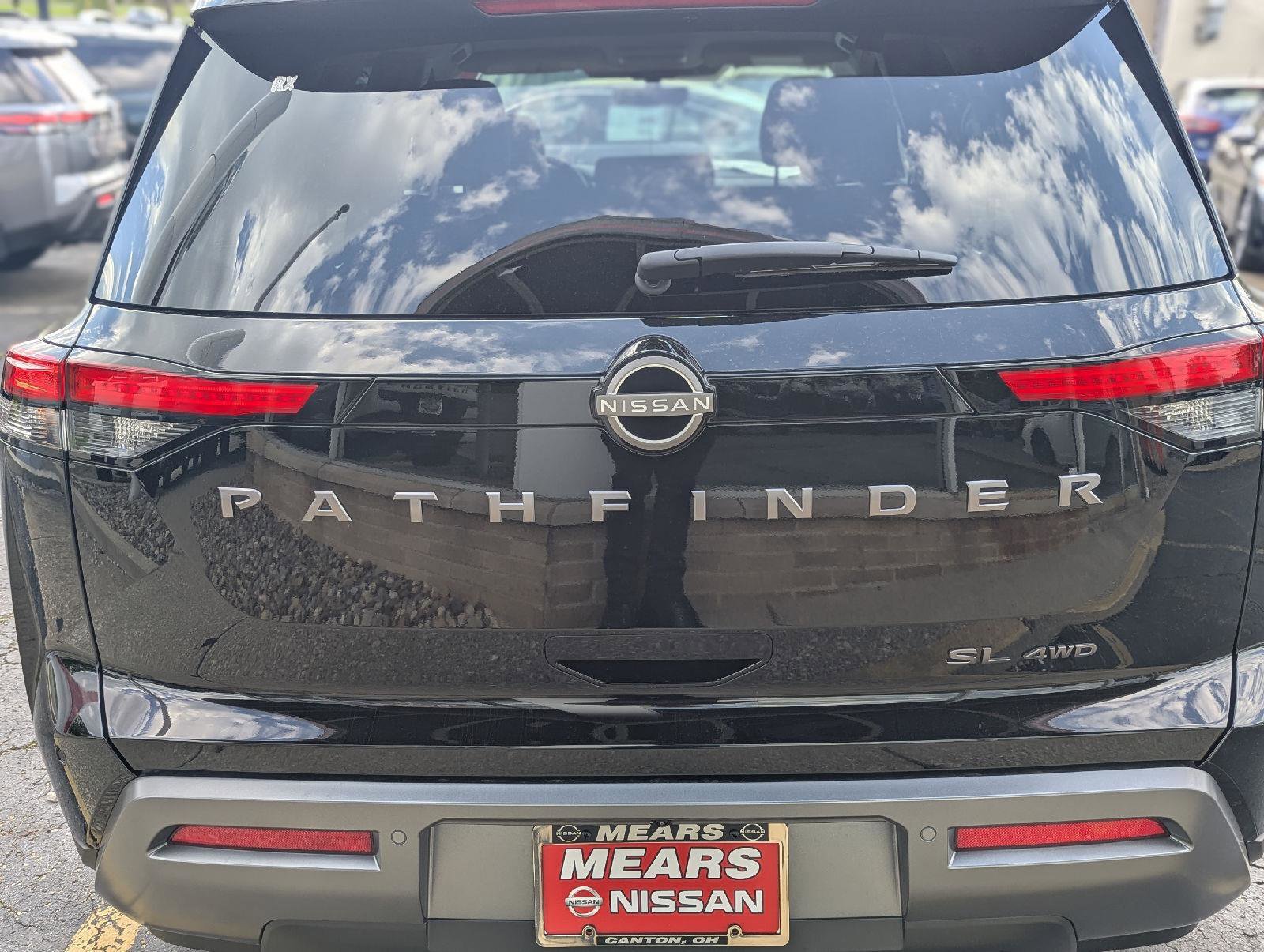 New 2026 Nissan Pathfinder SL AWD/4WD image 10