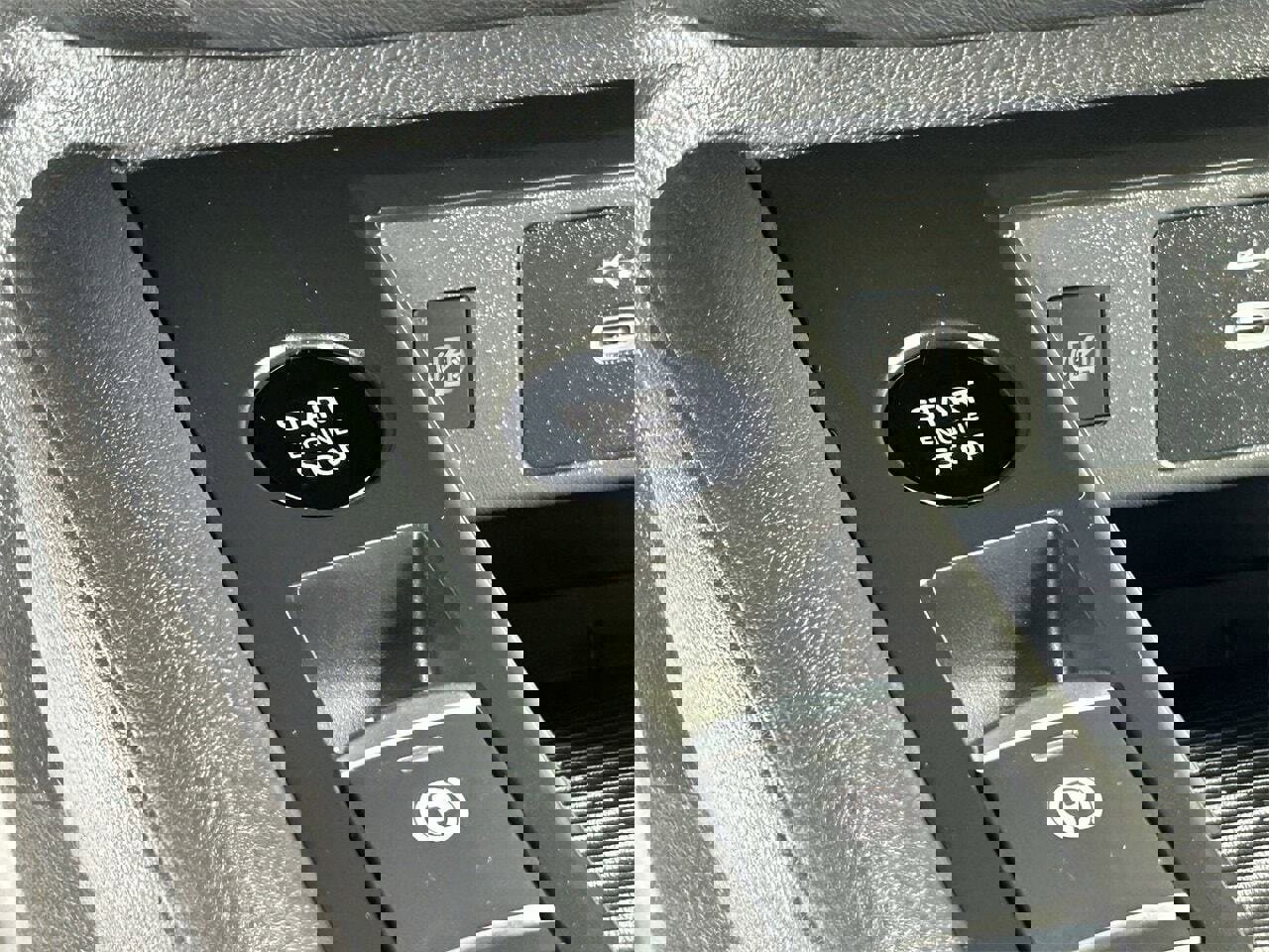 New 2026 Nissan Kicks SV image 32