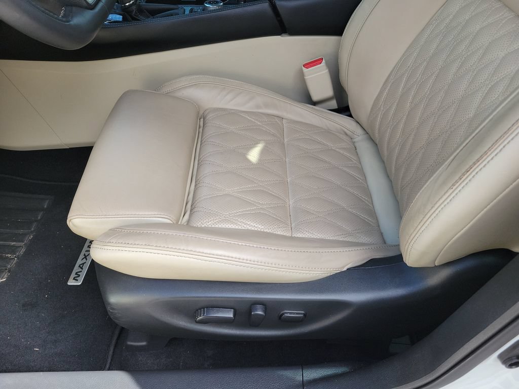Used 2023 Nissan Maxima Platinum w/ Sport Mat Group FWD image 12