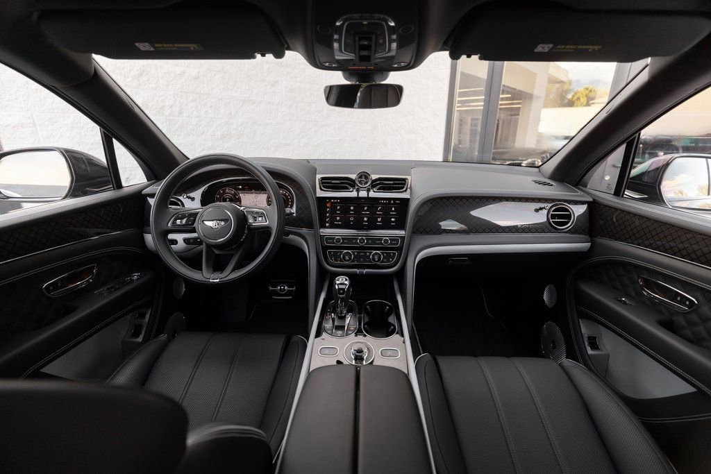 Used 2025 Bentley Bentayga AWD/4WD image 4