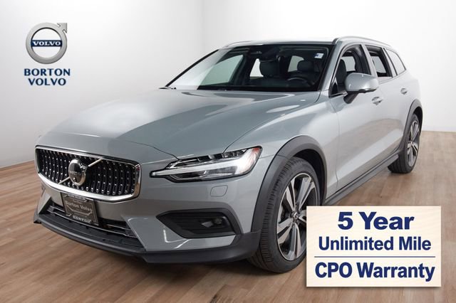 Certified 2025 Volvo V60 B5 Cross Country Plus AWD/4WD image 1