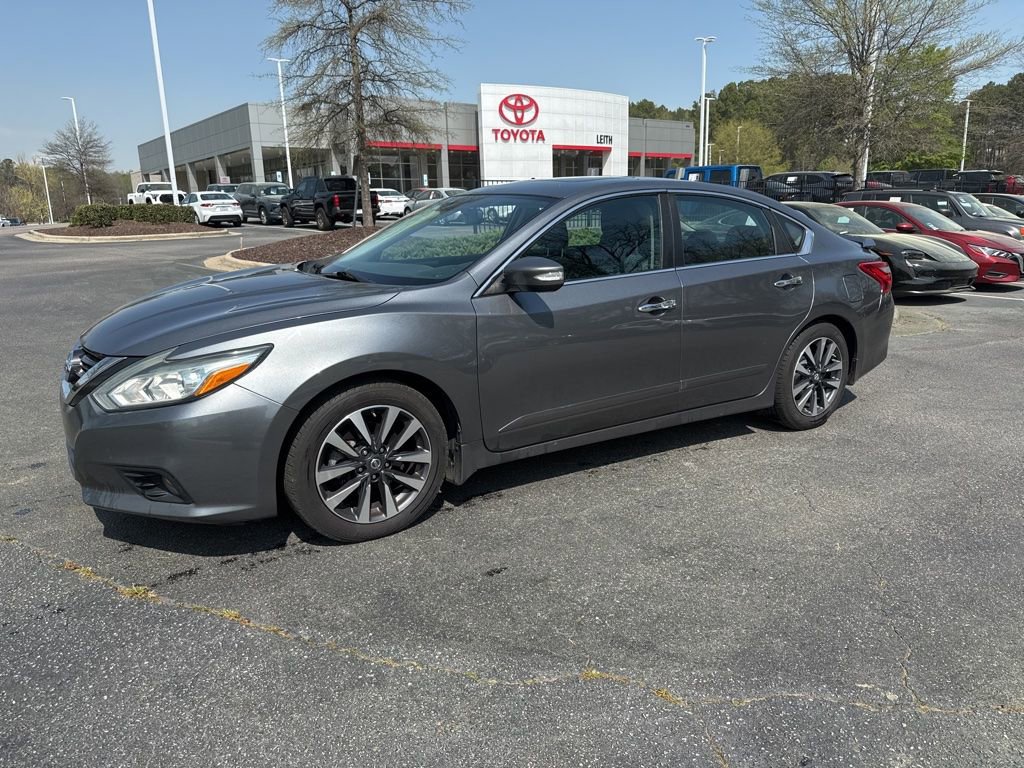 Used 2016 Nissan Altima 2.5 SV w/ Convenience Package image 2