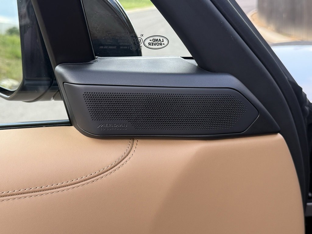 New 2025 Land Rover Range Rover Long Wheelbase SE image 15