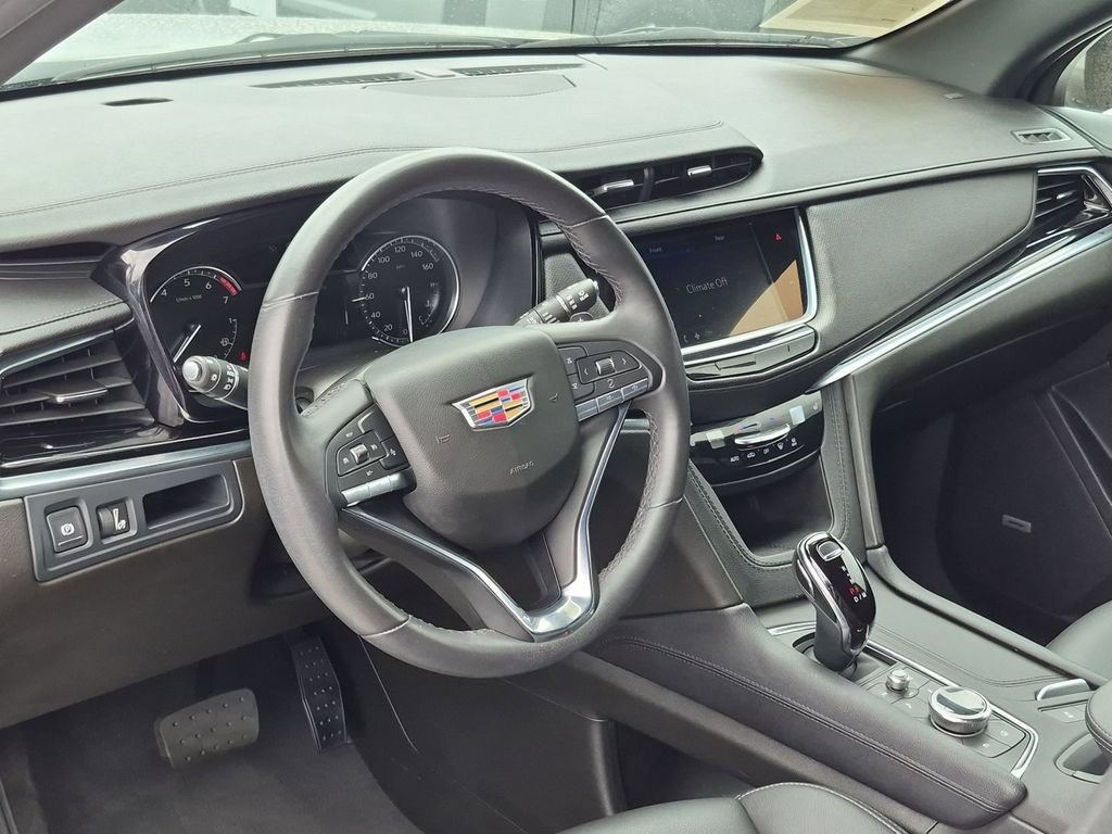Certified 2023 Cadillac XT6 Luxury FWD image 2
