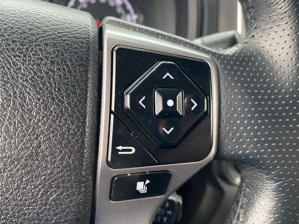 Used 2020 Toyota 4Runner SR5 AWD/4WD image 25