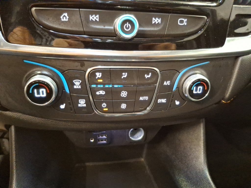 Used 2021 Chevrolet Traverse RS AWD/4WD image 26