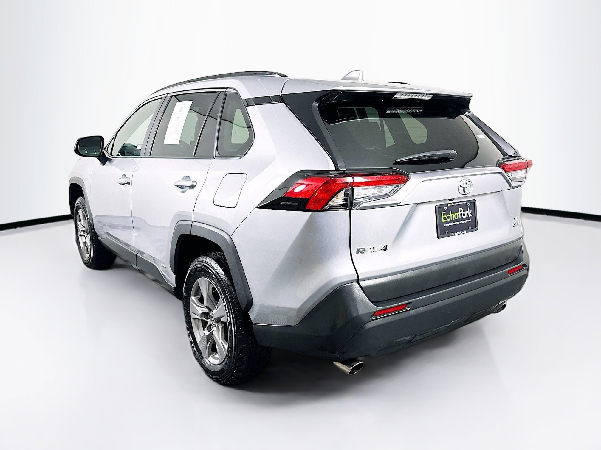 Used 2025 Toyota RAV4 XLE image 5