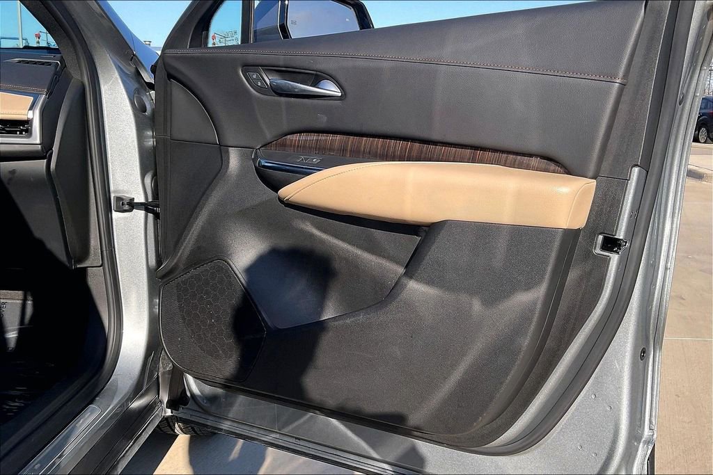 Used 2025 Cadillac XT4 Premium Luxury image 25