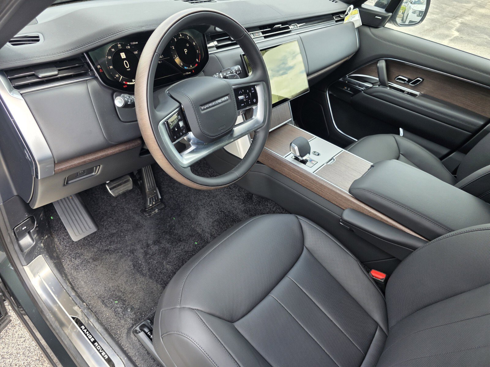 New 2026 Land Rover Range Rover Long Wheelbase SE AWD/4WD image 11