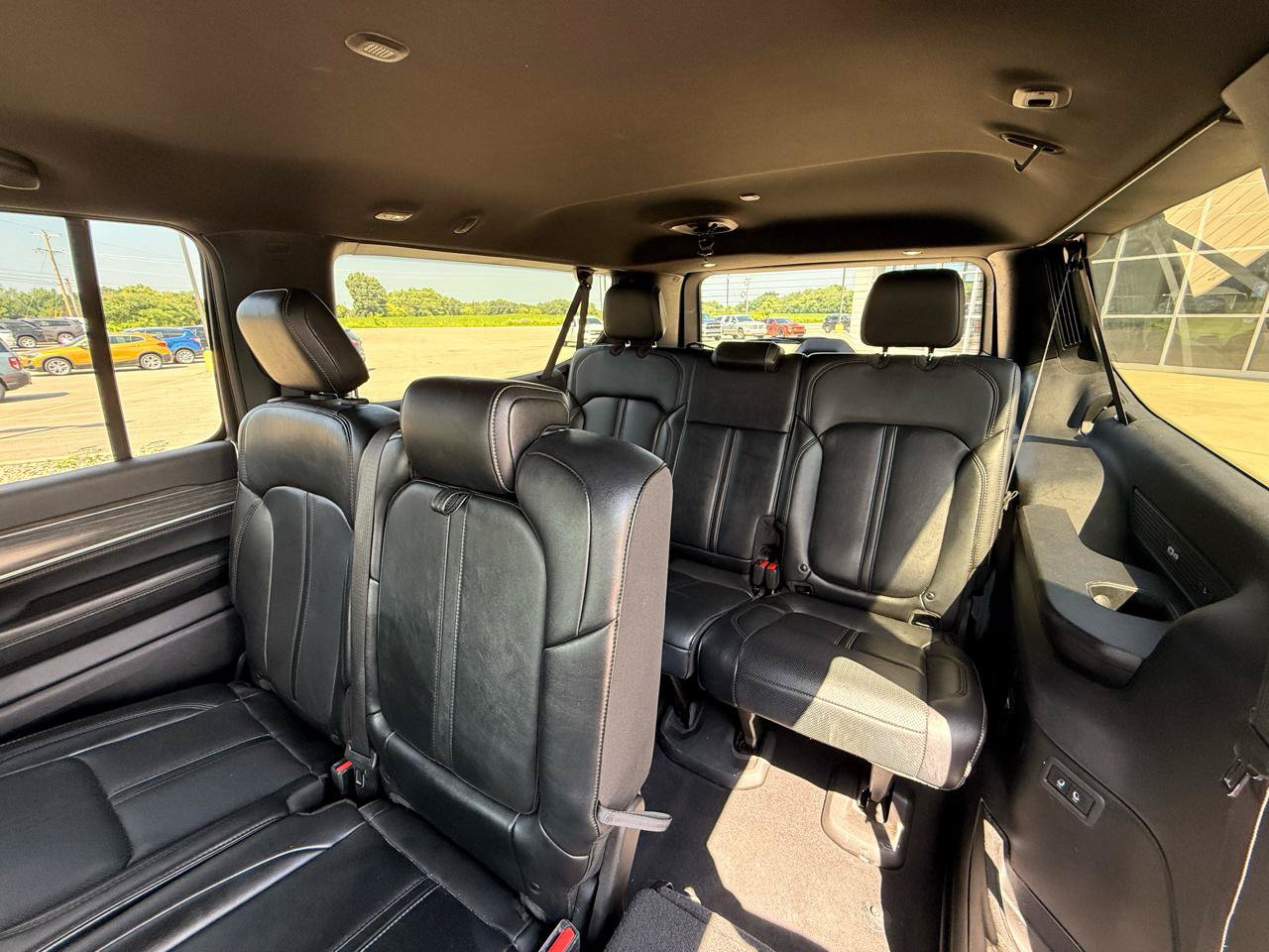 Used 2024 Jeep Wagoneer L Series II w/ Flexible Seating Group AWD/4WD image 17