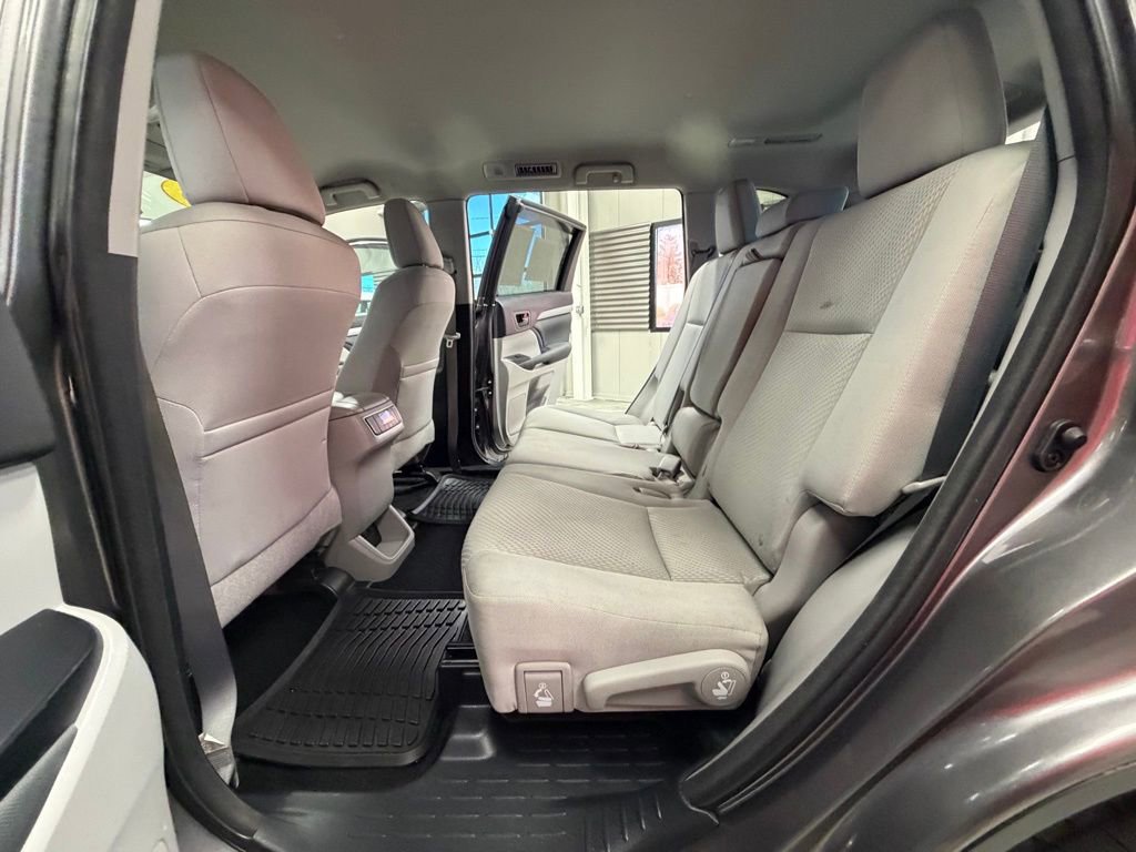 Used 2015 Toyota Highlander LE image 50