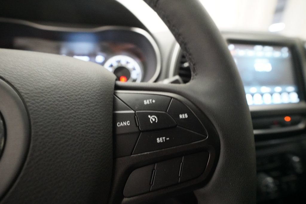 Used 2022 Jeep Cherokee Trailhawk w/ Comfort/Convenience Group AWD/4WD image 19