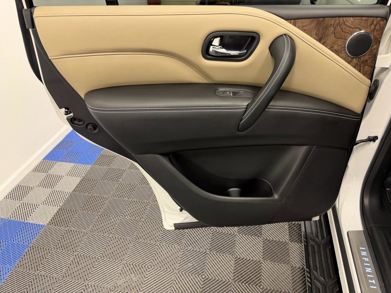 Used 2021 INFINITI QX80 Premium Select w/ Cargo Package RWD image 9