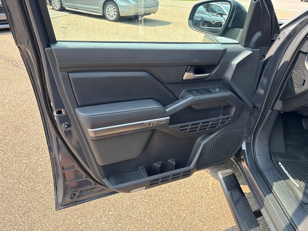 Used 2026 Toyota Tacoma 4x4 Double Cab image 12
