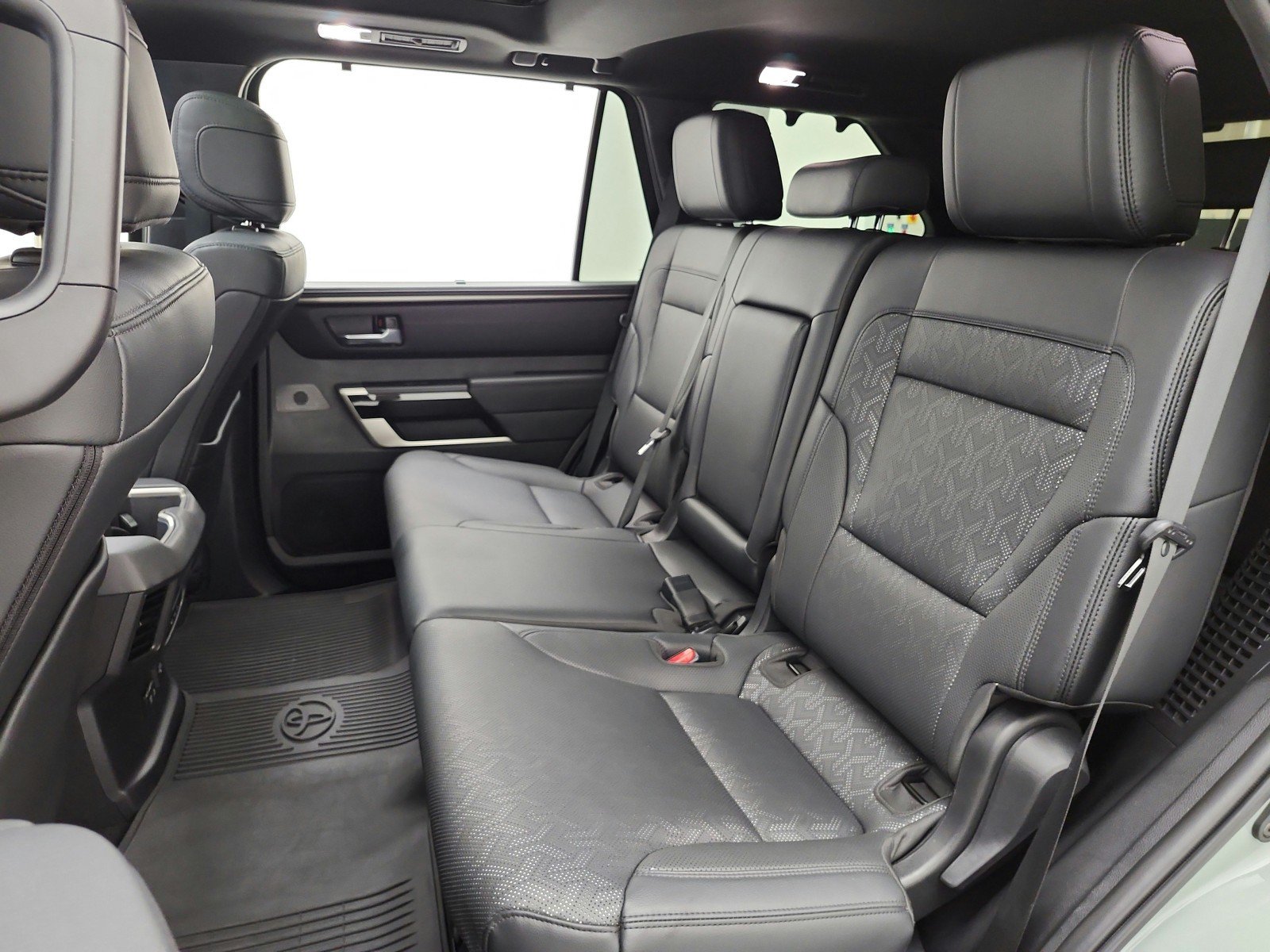 Used 2025 Toyota Sequoia Limited w/ Tow Technology Package AWD/4WD image 13
