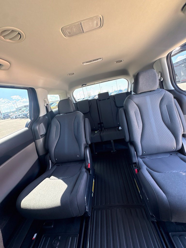 New 2027 Kia Carnival LX FWD image 20