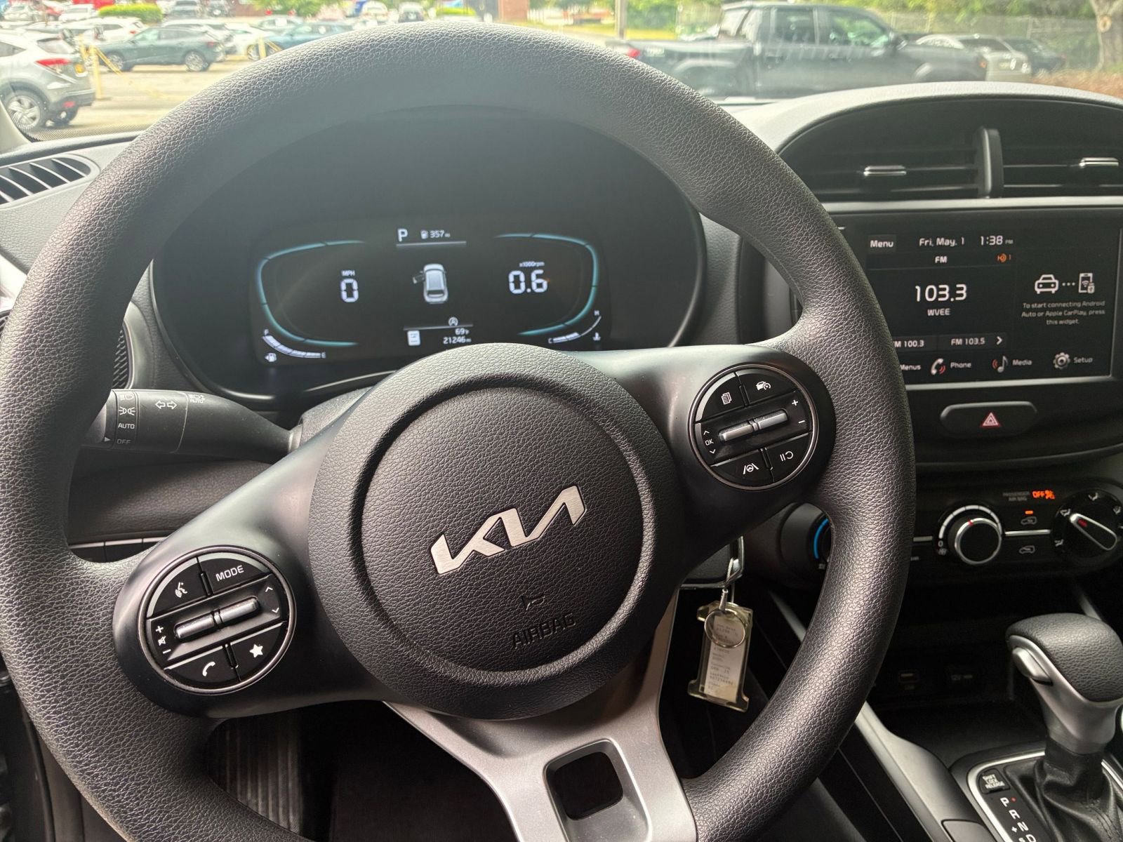 Used 2025 Kia Soul LX w/ LX Technology Package FWD image 28