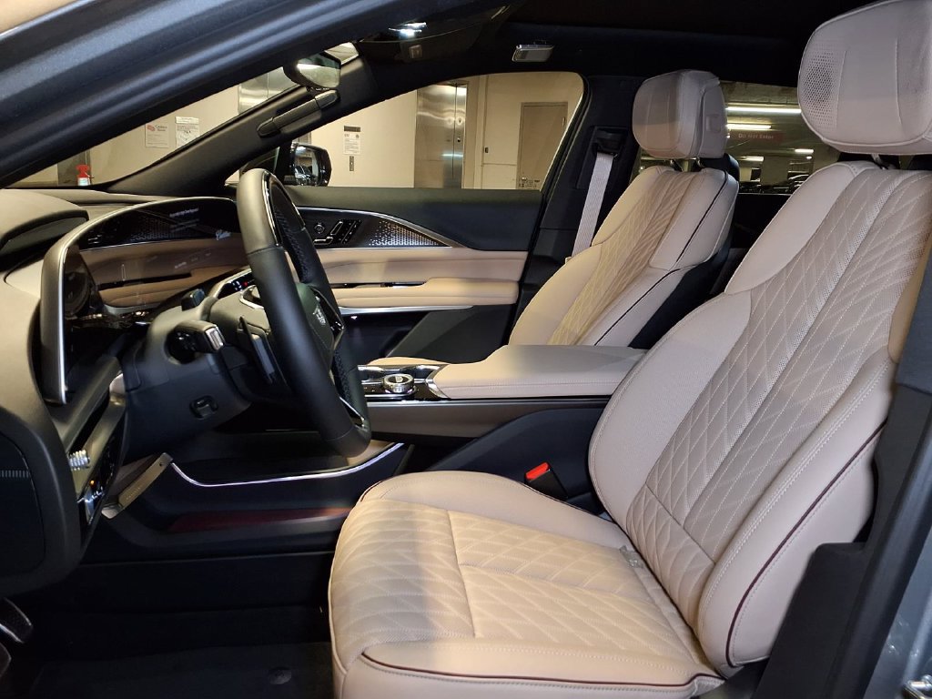 New 2026 Cadillac Lyriq Signature Sport w/ Nappa Leather Package RWD image 15